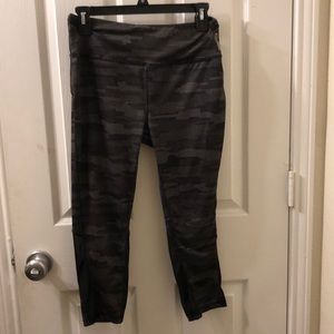 Athletic cropped leggings